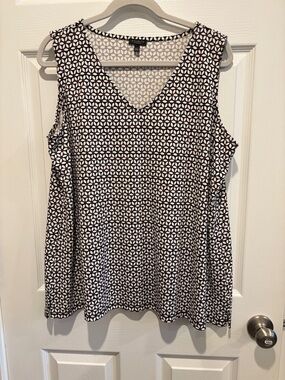 Talbots White and Burgundy Geometric V-Neck Sleeveless Top
